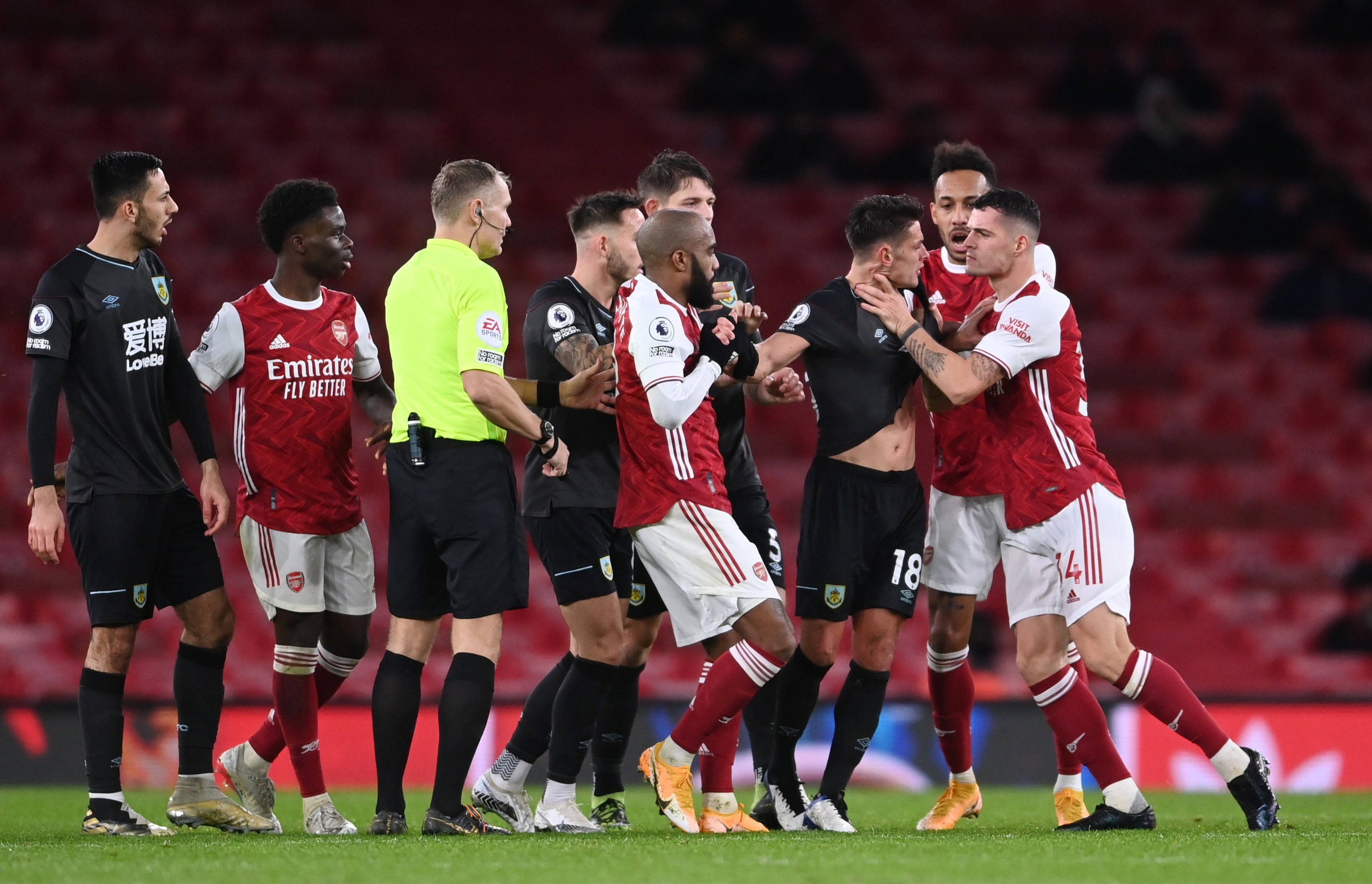 队进攻中急 队进攻中急